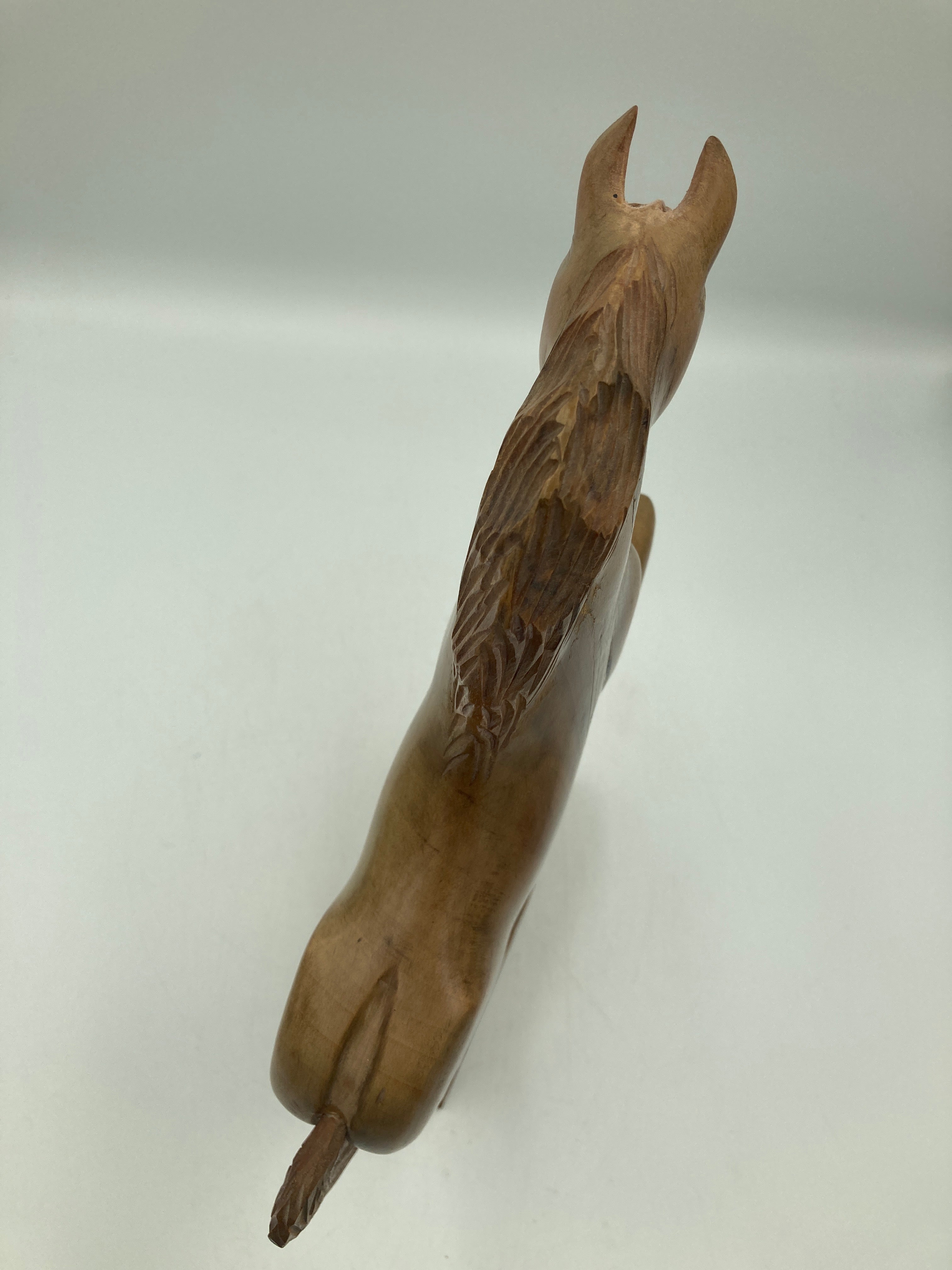 Hesteskulptur i massivt træ